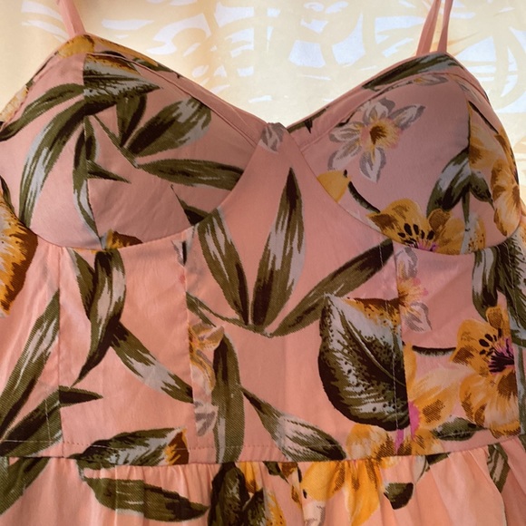 •BAND OF GYPSIES• PINK FLORAL ROMPER SIZE MED SPAGHETTI STRAPS BUILT IN BRA - Picture 6 of 7